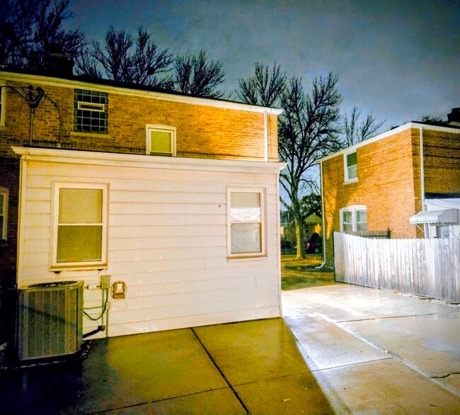 Building Photo - 3803 N Pacific Ave