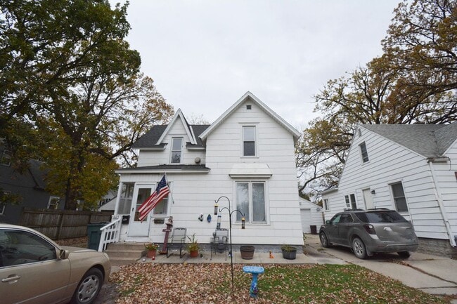 Primary Photo - 605 11th St NW