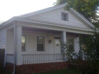 Building Photo - 3 bed 2 bath house. Laundry, all electric,...