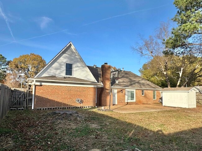 Building Photo - 7475 Kingsland Dr