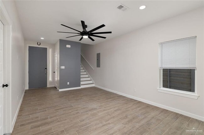 Building Photo - 609 E Interstate Hwy 2