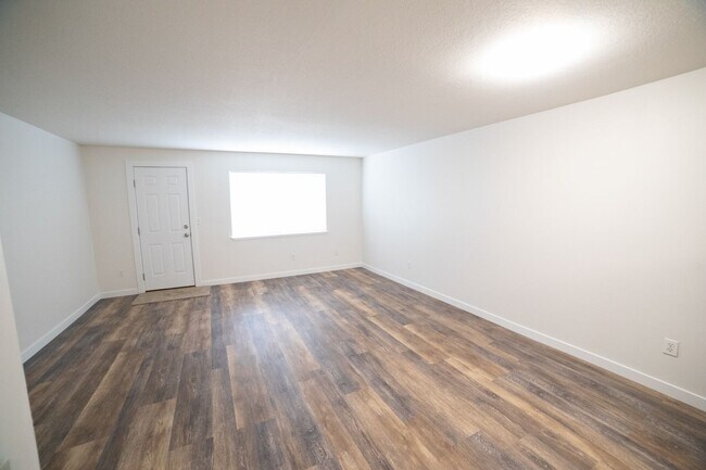 Building Photo - 3411-3423-3423 SE 85th Ave