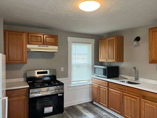 Building Photo - 9 Pearl St