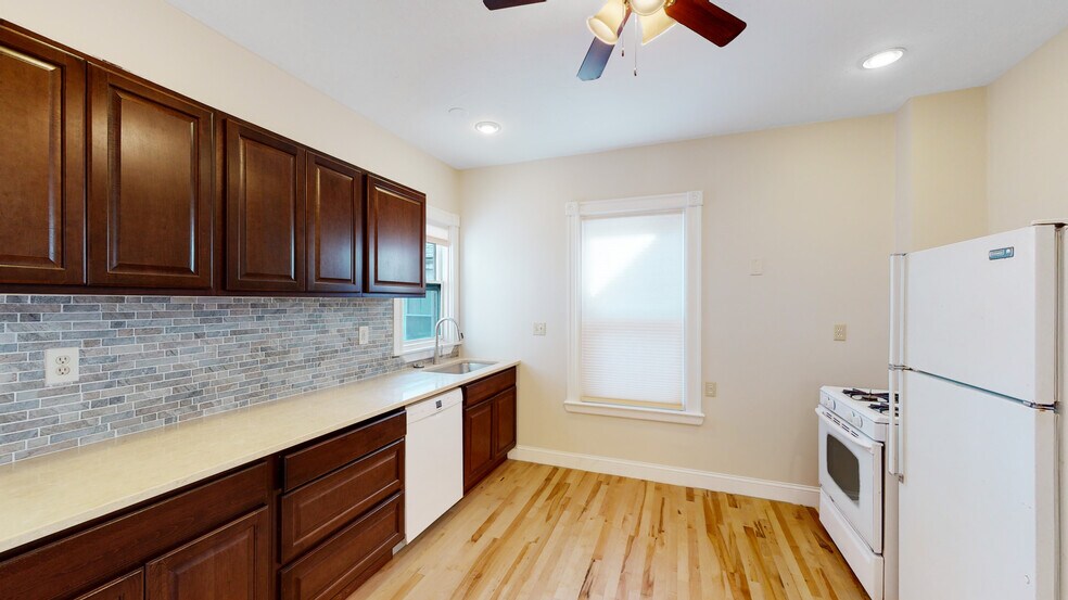 Building Photo - 45 Pratt St