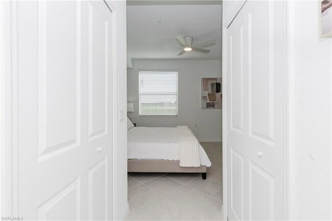Building Photo - 15285 Green Acre Avenue Unit 418