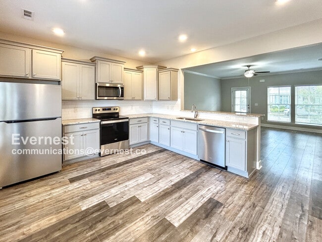 Building Photo - 821 Goswell Dr