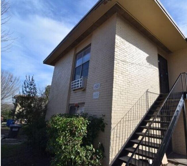 Building Photo - 610 Morningview Dr