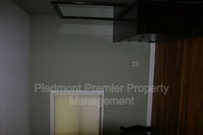 Building Photo - 1212 Brookwood Dr