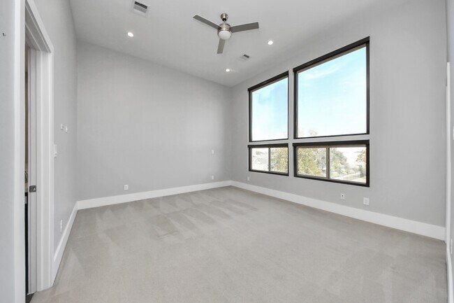 Building Photo - 3204 Sherman St