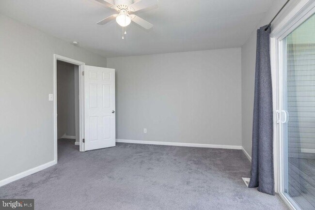 Building Photo - 3206 Emerald Pl