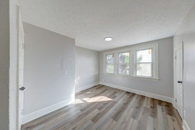 Building Photo - 1138 W 33rd St