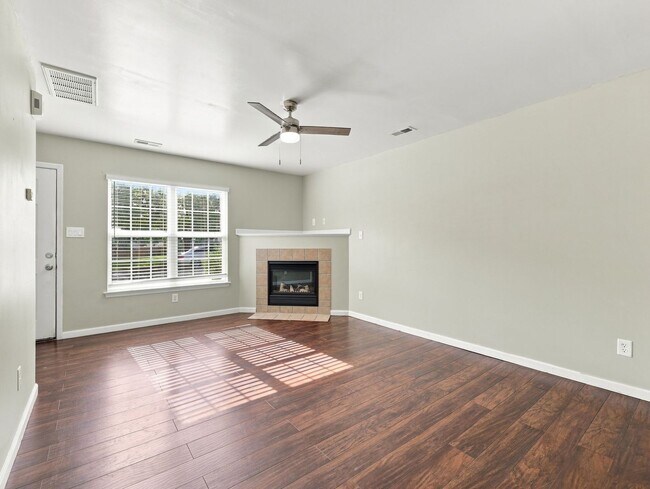 Building Photo - 107 Spring Meadow Cir