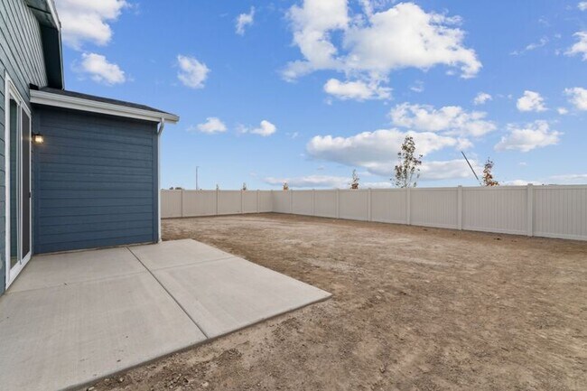 Building Photo - 7877 E Beaufort St