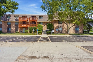 Building Photo - 1895 Tall Oaks Dr