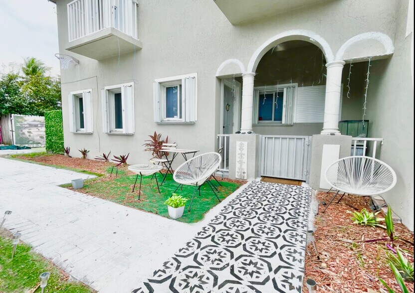 Building Photo - 1102 NW 26th St