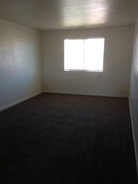 Building Photo - Los Banos, Large 2 story 5 bedroom 3 full ...