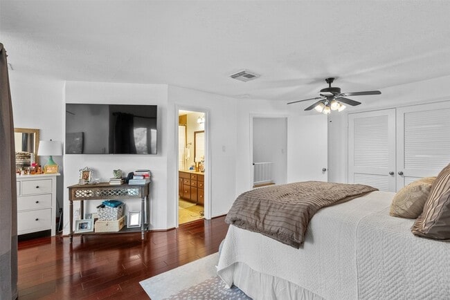 Building Photo - 2220 Bering Dr