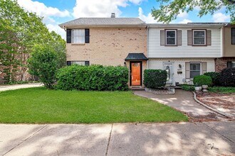 Building Photo - 601 St Charles Dr