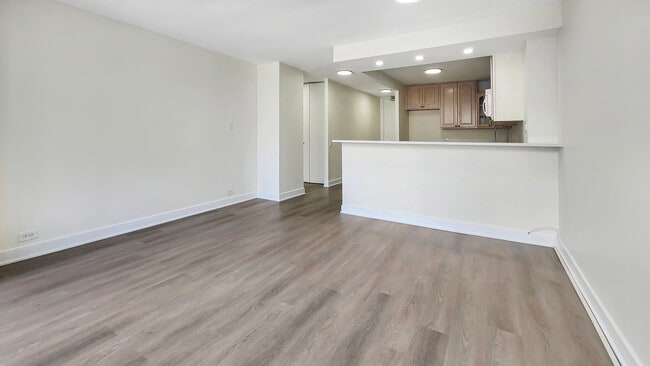 Building Photo - 405 N Wabash Ave