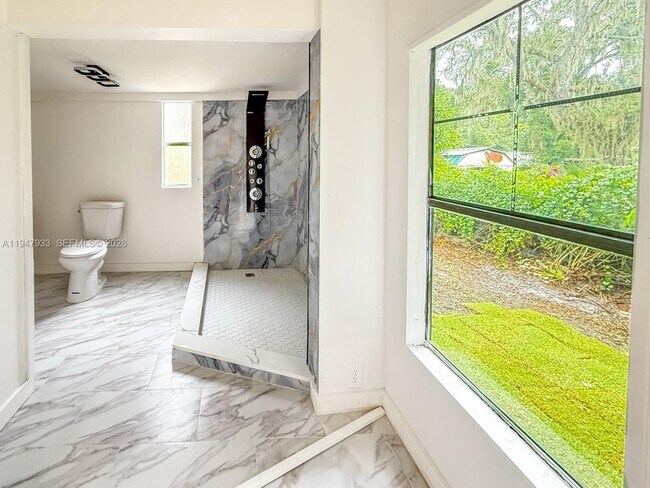 Building Photo - 260 Old Hwy 17