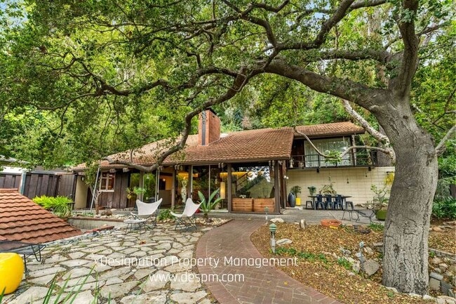 Primary Photo - 1716 Putney Rd