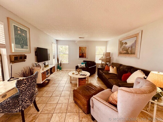Building Photo - 225 S Tropical Trail