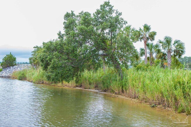 Building Photo - 300 Bayou Blvd