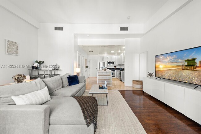 Building Photo - 2301 Collins Ave