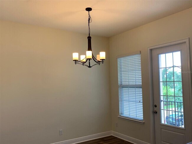 Building Photo - 1704 Lobelia Dr