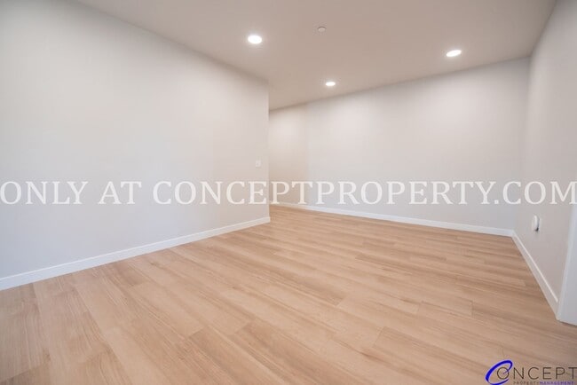 Building Photo - Modern Design, Exceptional Space: Discover This 3-Bedroom Residence at Studio Crossing!