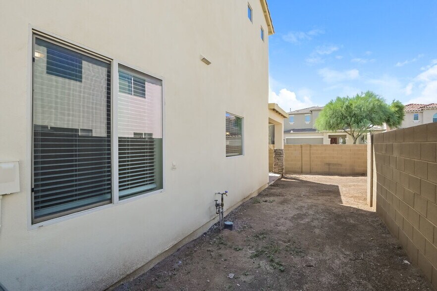 Building Photo - 134 W Camino Rancho Palomas