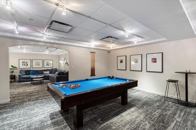 Building Photo - 1 bedroom in Chicago IL 60611