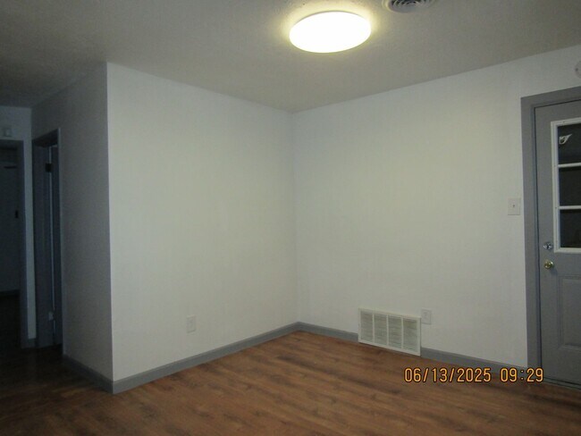 Building Photo - 1329 SE Clover Ln