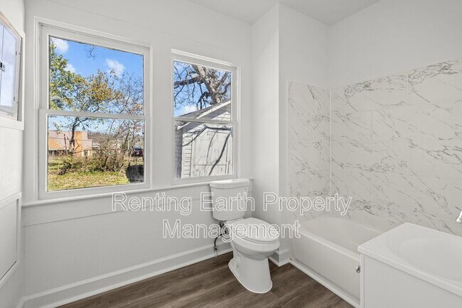 Building Photo - 3009 Prince Ave