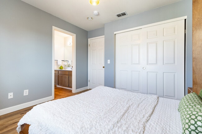 Building Photo - 1825 Hanford St