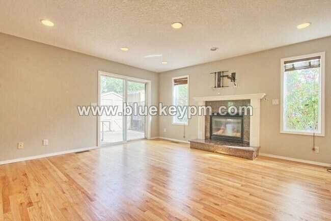 Building Photo - 1130 NE 178th Ave
