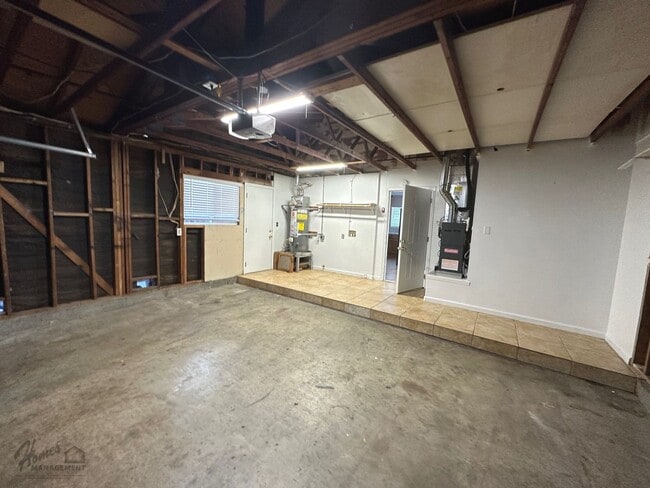 Building Photo - Homes Management - 4 Bed, 2 Bath House on Cul-de-Sac