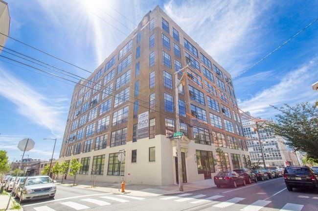 600 on Broad - 1440 Mount Vernon St