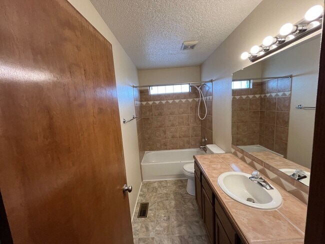 Guest Bath - 11016 Alta Dr NW