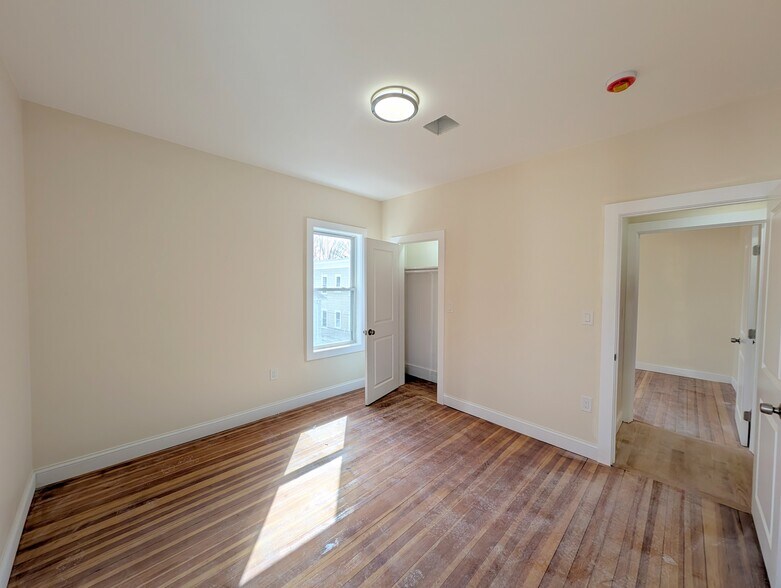 Building Photo - 7 Lowell Cir