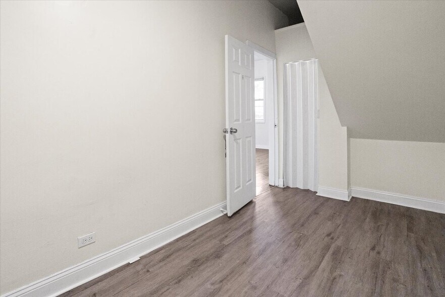 Building Photo - 4841 S Loomis Blvd