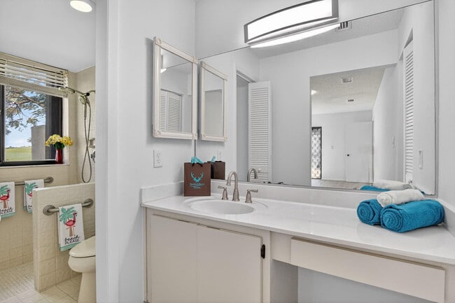 Building Photo - 661 Hollows Cir