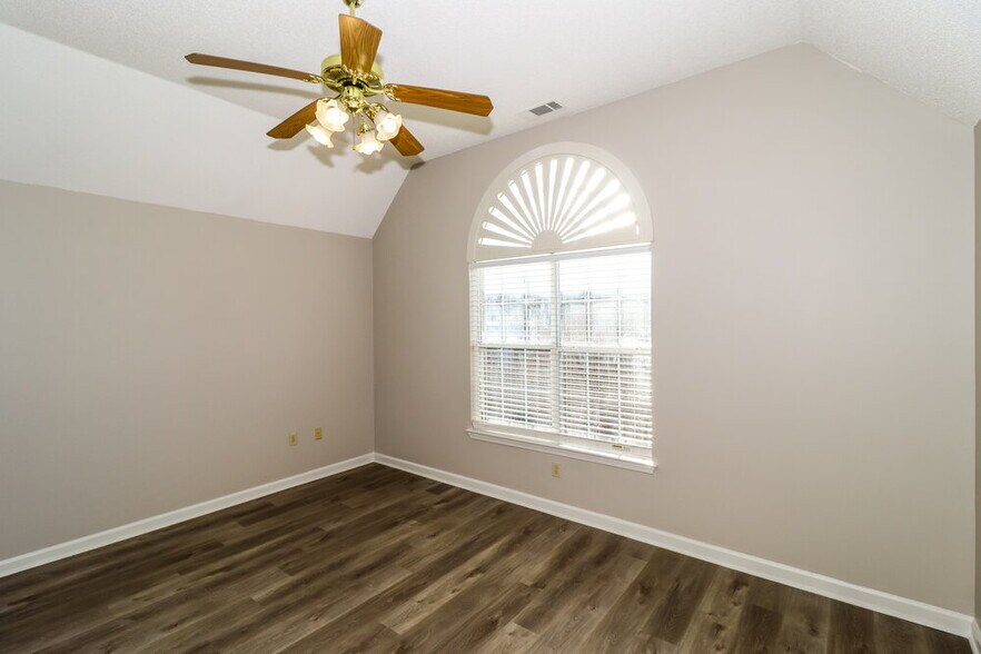 Building Photo - 784 Breeze Way