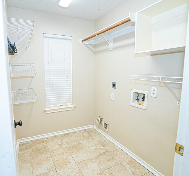 Building Photo - 23 N Merryweather Cir