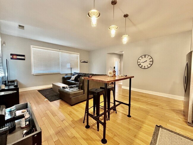 Building Photo - Rainbow Townhomes