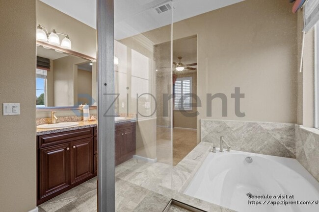 Building Photo - 137 Burbank St