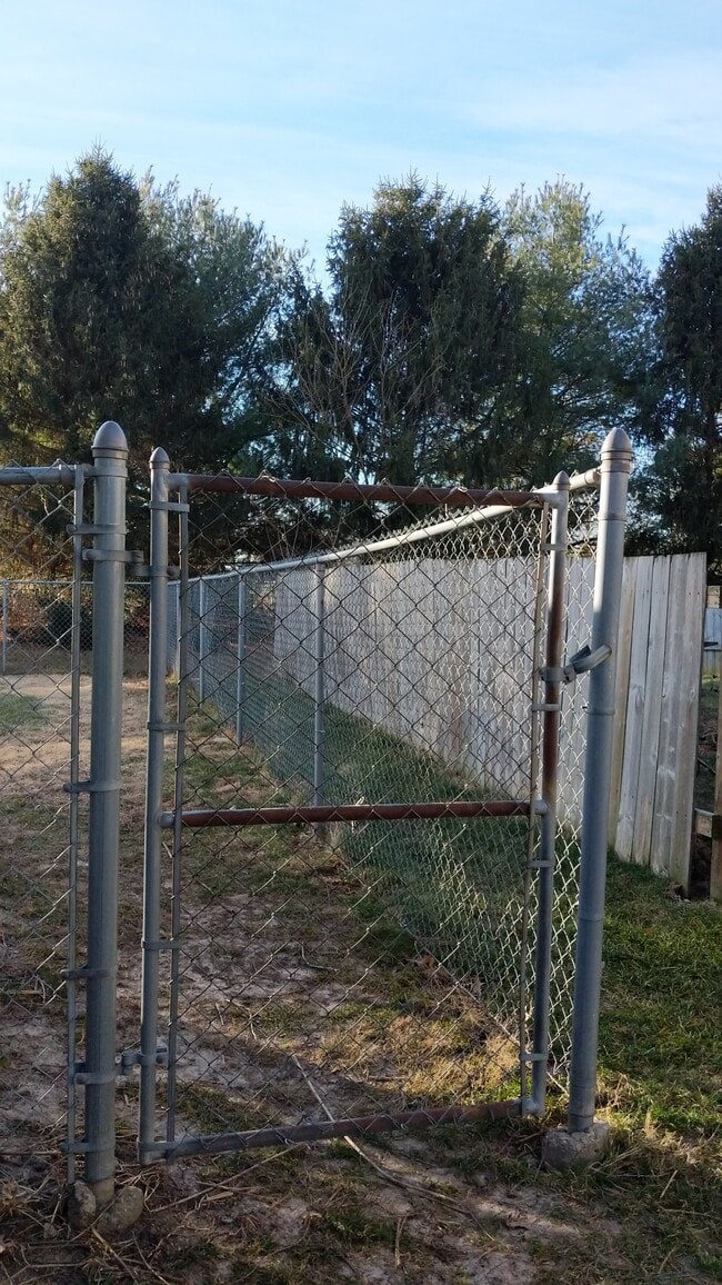 Building Photo - 296 Wintergreen Dr