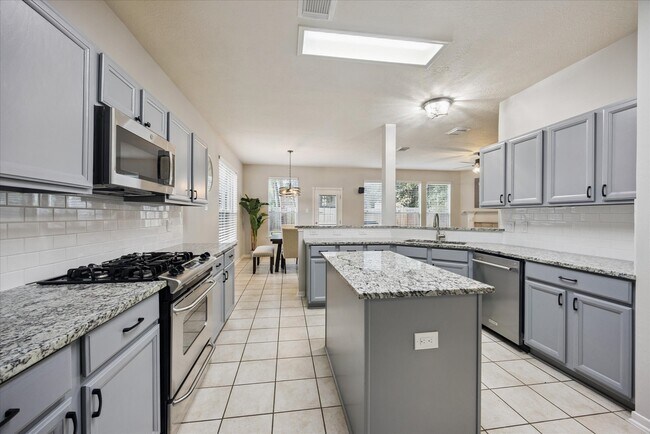 Building Photo - 606 Pine Walk Trail