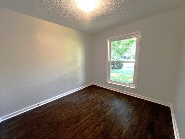 Building Photo - Recently Renovated 3/2 Home in South Austin with Bonus Room + Additional Storage