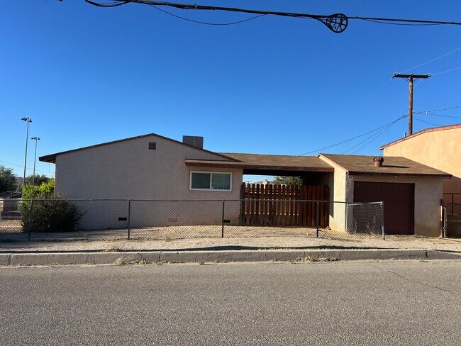 Building Photo - P008